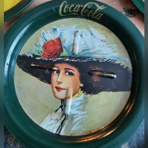 5Victorian coca cola coaster 1983. - Picture 5 of 9